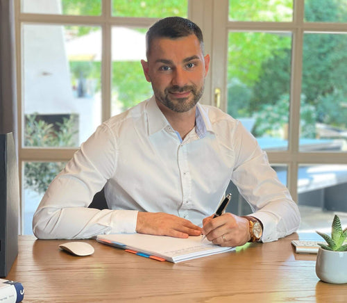 Warkentin Andreas, Mann, Arbeit, Büro, Tisch, Pflanze, Fenster